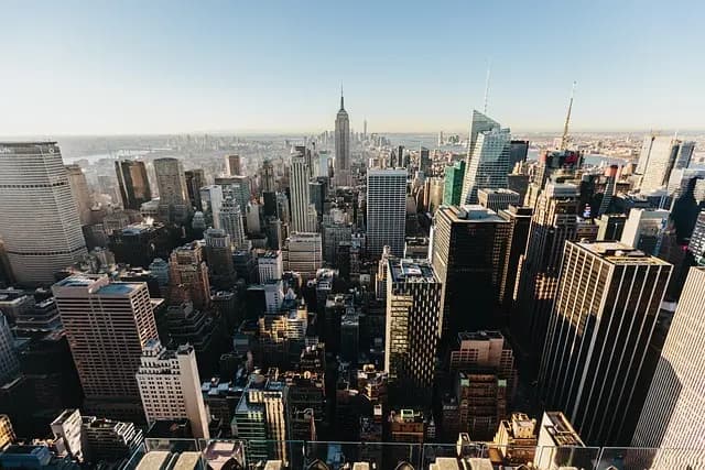 Les différences entre l'immobilier et la Bourse pour votre patrimoine